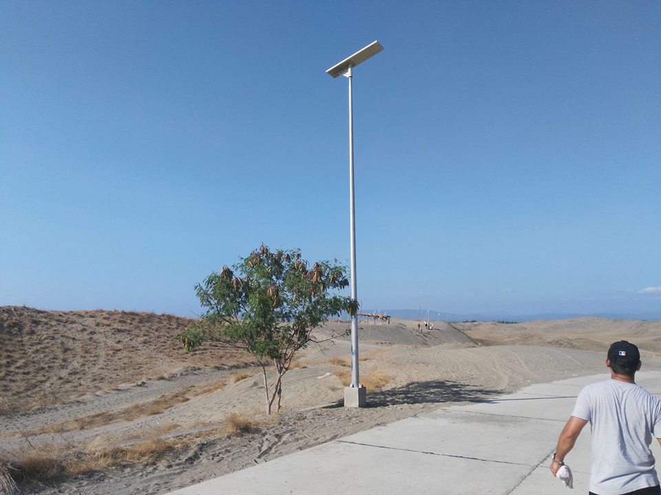 Dubai Solar Street Light Project from love and solar