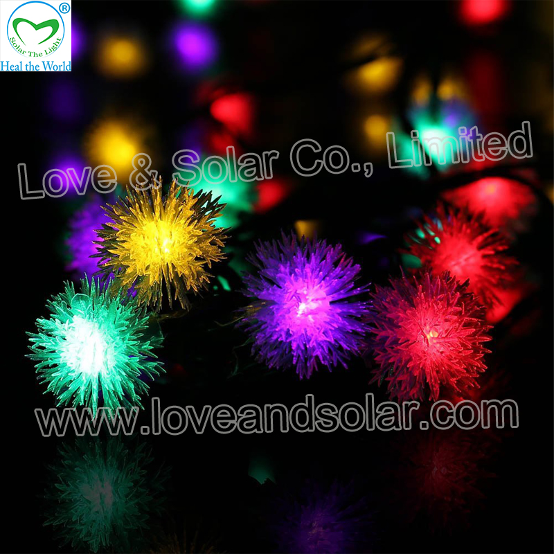 Puffer Ball Solar Holiday Decoration Light